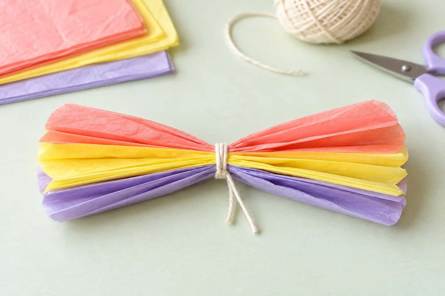 Accordion-folded tissue tied at the center with yarn